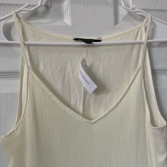 Banana Republic NWT Cream Accordion Hem Tank Medium - Picture 2 of 7